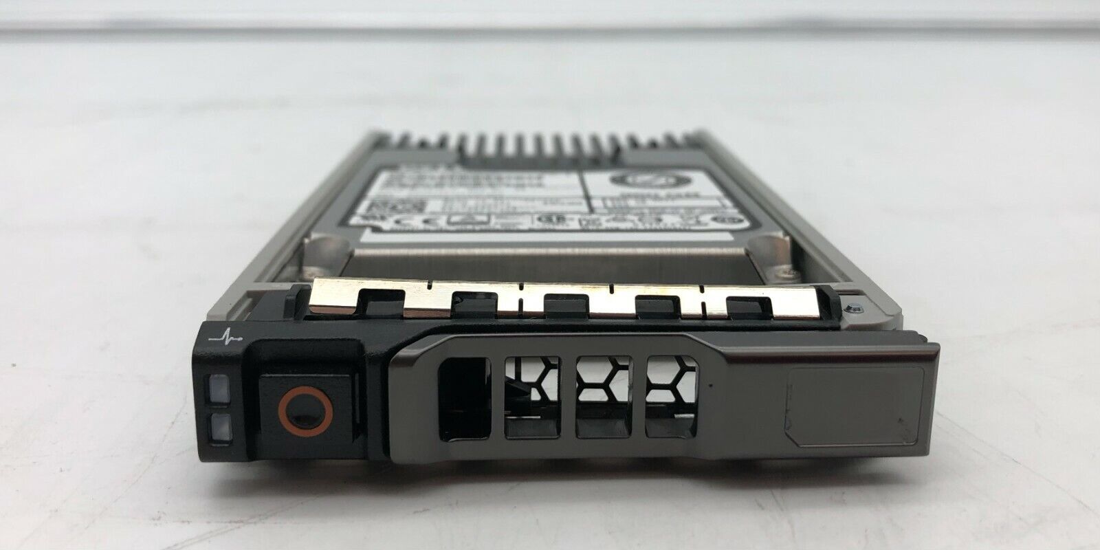 Kit de cliente SSD SATA de 2,5" y 960 GB con hot-swap a 6 Gb/s para T430, T630, R230, R330, R430, R630, R730, R730xd, R830, T440, T640