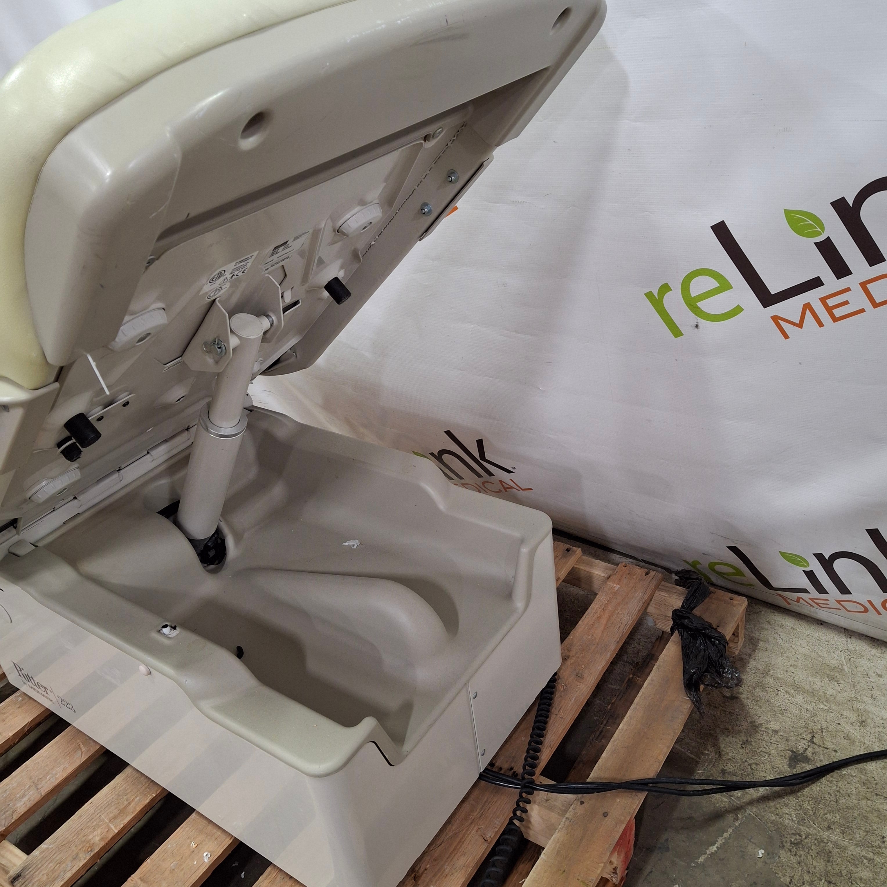 Midmark 223 Hi-Lo Power Barrier Free Procedure Exam Table